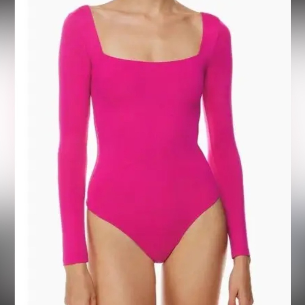 Babaton Contour Square Neck Long Sleeve Bodysuit Hot Pink Size S